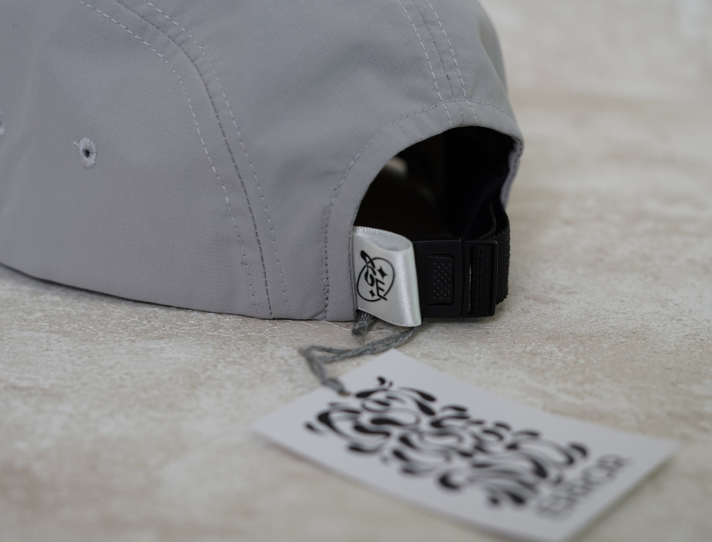 Gorra Five Panels gris